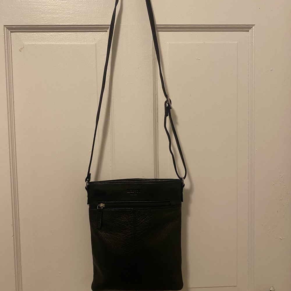 Elegant Black Leather Messenger Bag